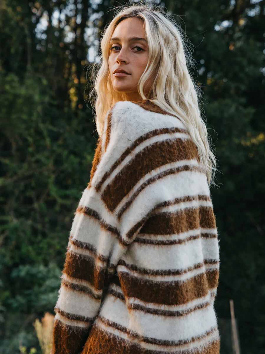 Ottway | Wilde - V-Neck Oversized Jumper image 11